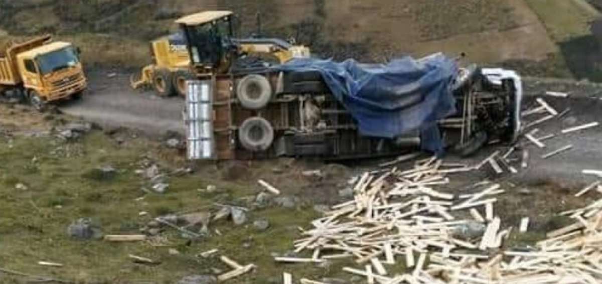 Accidente en la v&iacute;a La Man&aacute; dej&oacute; dos muertos y un herido