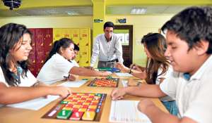 Jos&eacute; Jim&eacute;nez, docente en Guayaquil, ya patent&oacute; su juego Contagenios. Lo usa con estudiantes de d&eacute;cimo a&ntilde;o para la asignatura de Contabilidad. William Orellana / El Tel&eacute;grafo