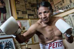 En su vivienda, ubicada en la urbanizaci&oacute;n La Florida,  &Aacute;ngel &lsquo;Petiso&rsquo; S&aacute;nchez tiene un rinc&oacute;n dedicado a los recuerdos de su carrera box&iacute;stica. Aqu&iacute; realiza ejercicios con la pera loca.