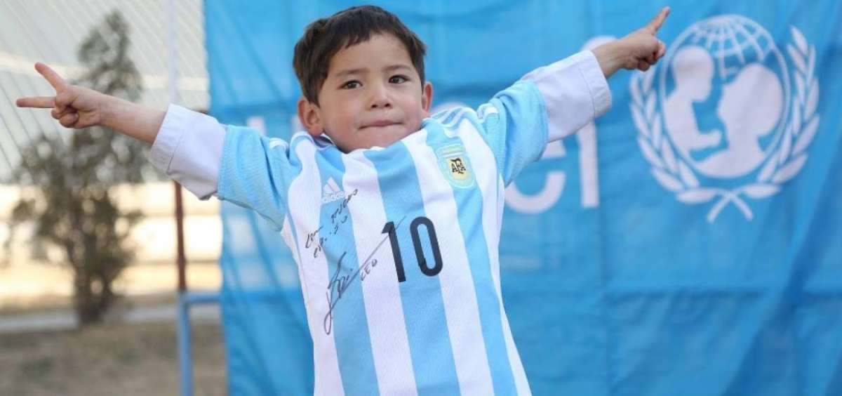 Messi cumple el sue&ntilde;o de ni&ntilde;o afgano
