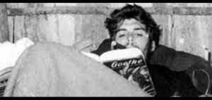 El Che fue un lector voraz, adem&aacute;s de un cronista impecable. 