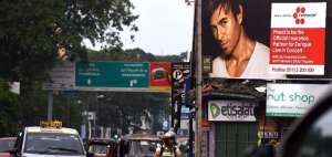 Los fans de Enrique Iglesias pagaron entre 5.000 y 50.000 rupias (350 d&oacute;lares) por el espect&aacute;culo.