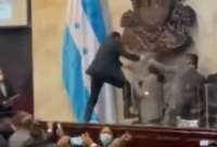 Diputados protagonizaron una pelea en Honduras