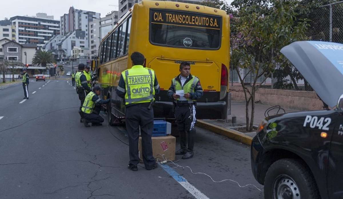La AMT mantiene controles al transporte escolar para garantizar seguridad a los estudiantes en Quito. Foto: Miguel Jim&eacute;nez/ EL TEL&Eacute;GRAFO.