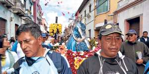 Los devotos arriban desde diversas provincias del Ecuador para participar en el desfile. Foto: Silvia Osorio / para El Tel&eacute;grafo