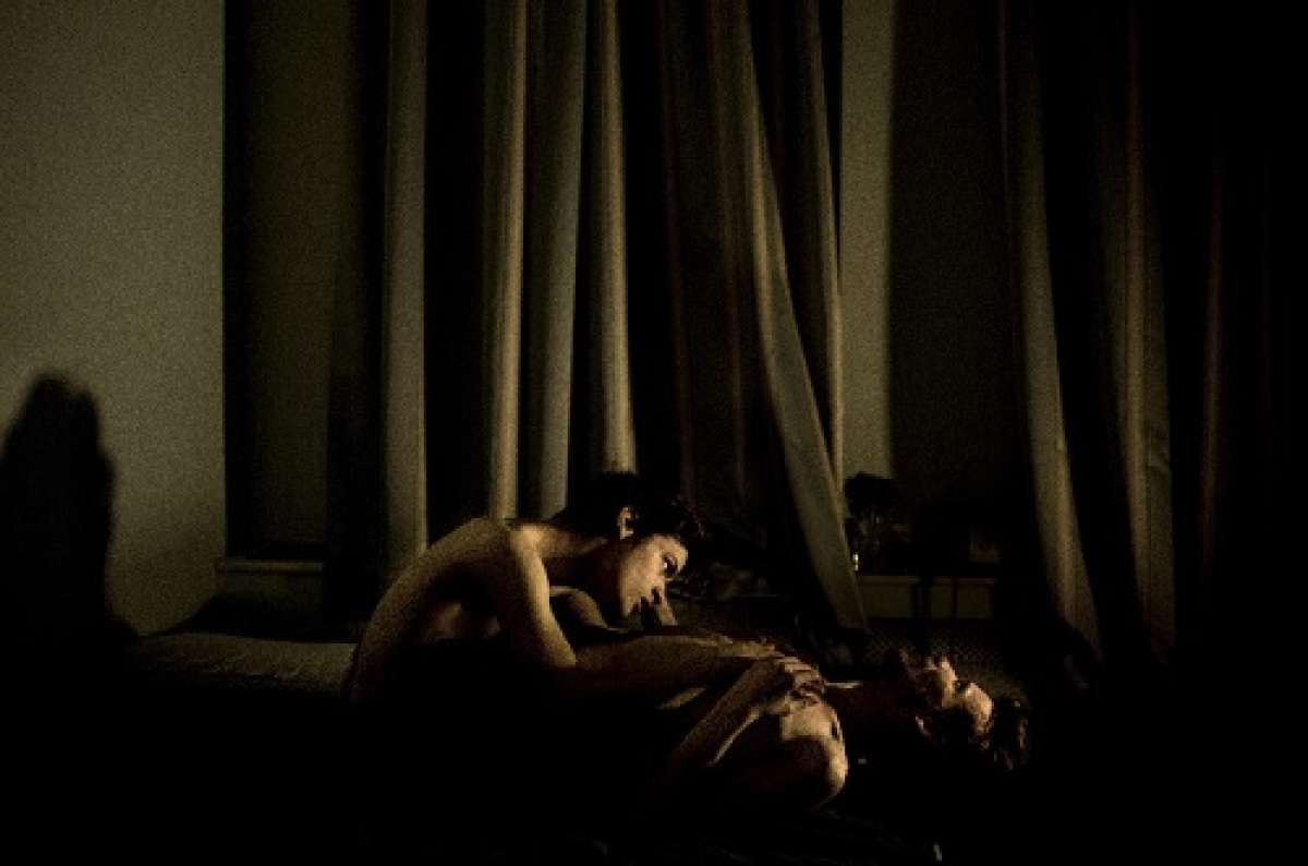 La fotograf&iacute;a inmortaliza a Jon y a Alex en una habitaci&oacute;n de San Petersburgo.