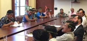 Los comuneros expusieron el supuesto acoso de gente que representa a la compa&ntilde;&iacute;a Vimare y el Gobernador del Guayas prometi&oacute; resguardo policial.