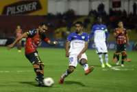 Deportivo Cuenca y Cumbayá FC abrieron la jornada en el estadio Alejandro Serrano. 