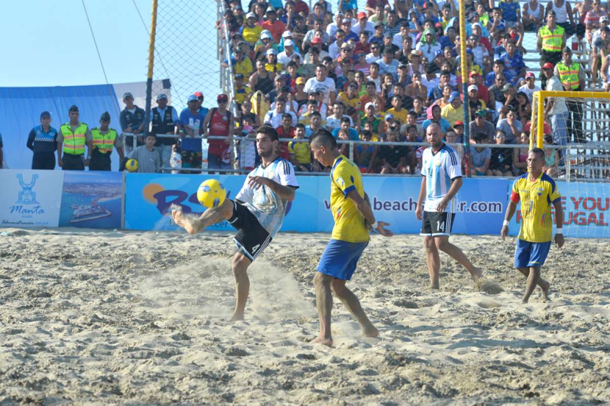 En los cobros de tiro penaltis fallaron por Ecuador, Stalin Moreira (d), Jorge Bail&oacute;n (c) y Virley Conforme. Este &uacute;ltimo no consta en la foto. Foto: Leiberg Santos / El Tel&eacute;grafo