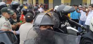 Incidentes durante las protestas de transportistas en Guayaquil.