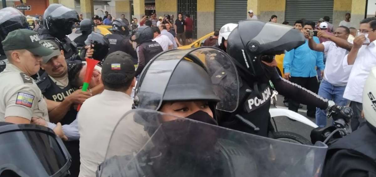 Incidentes durante las protestas de transportistas en Guayaquil.