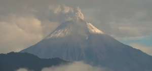 Cenizas del volc&aacute;n Sangay caen en Chimborazo y Bol&iacute;var