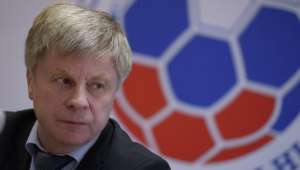 El presidente de la federaci&oacute;n rusa de f&uacute;tbol empujado a la dimisi&oacute;n