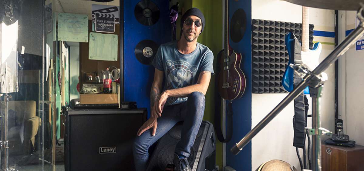 Sergio Berdichevsky (Buenos Aires, 1964) en el estudio de su amigo Juan Manuel Kingman. Fue amigo de Gustavo Rowek desde las &eacute;pocas de la banda V8. 