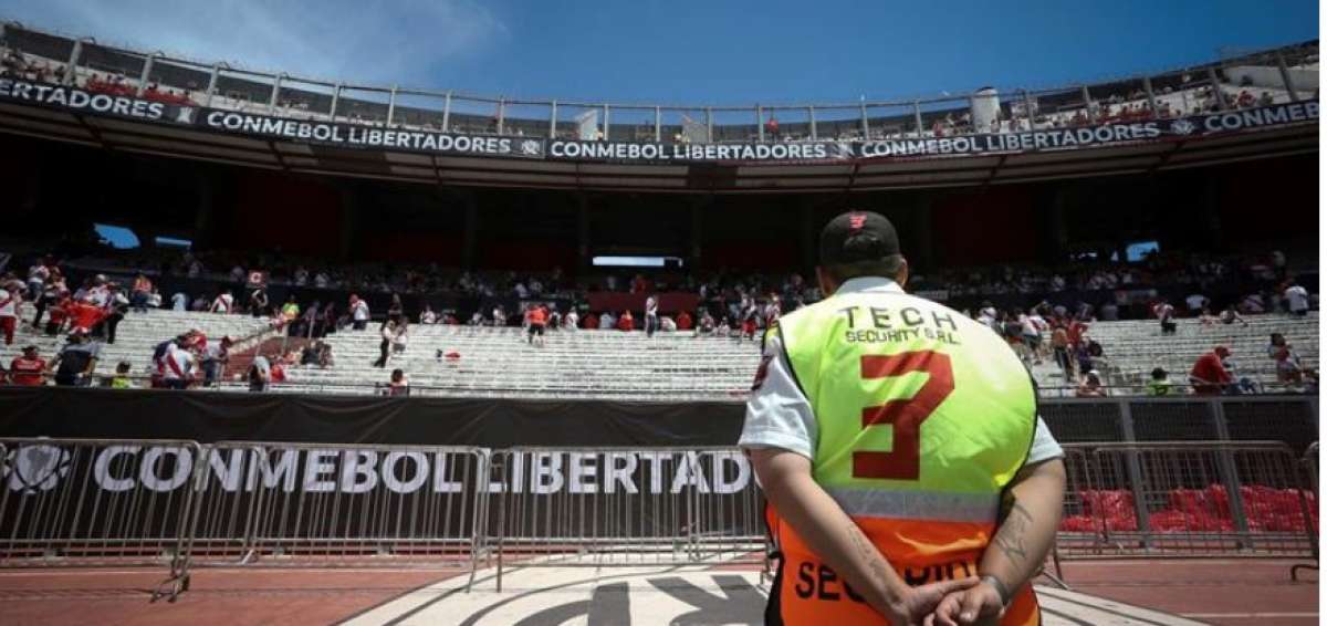 Autob&uacute;s blindado y 1.700 polic&iacute;as, claves del supercl&aacute;sico