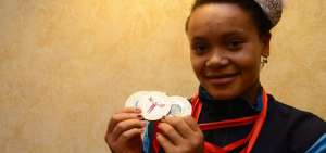 Neisi Dajomes, tricampeona mundial juvenil de pesas en 75 kg