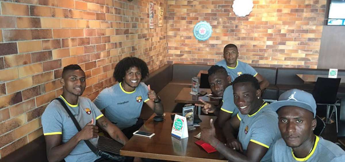 Parte de la plantilla &lsquo;canaria&rsquo; socializa en un restaurante de Sao Paulo, a donde arrib&oacute; el domingo pasado. 