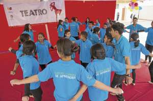 Los clubes de teatro forman parte de las opciones que pueden elegir los estudiantes de los planteles fiscales que intervienen en el proyecto. Foto: Fernando Sandoval / El Tel&eacute;grafo