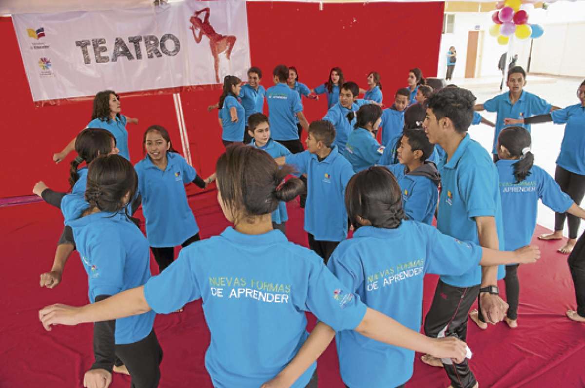 Los clubes de teatro forman parte de las opciones que pueden elegir los estudiantes de los planteles fiscales que intervienen en el proyecto. Foto: Fernando Sandoval / El Tel&eacute;grafo