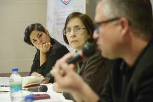 Fernanda Ampuero (izq.), Cecilia Ansaldo y Leonardo Valencia en el conversatorio sobre literatura ecuatoriana. Foto: Miguel Castro / El Tel&eacute;grafo