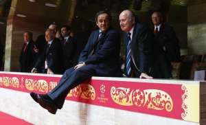 Comisi&oacute;n de &Eacute;tica de la FIFA pide "sanciones" contra Blatter y Platini