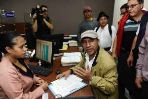 &Eacute;dgar Sarango, presidente del FUT, present&oacute; el pedido de aclaraci&oacute;n en la Corte Constitucional. Foto: &Aacute;lvaro P&eacute;rez/ EL TEL&Eacute;GRAFO
