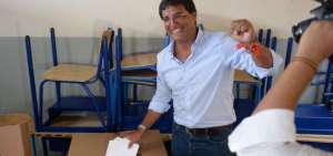 Carlos Luis Morales sufrag&oacute; en compa&ntilde;&iacute;a de los l&iacute;deres del partido