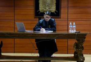 E juez Walter Macías preside la audiencoia preparatoria de juicio.