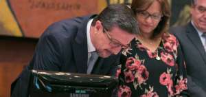  &Iacute;&ntilde;igo Salvador suscribi&oacute; el acta de posesi&oacute;n, con lo cual inicia su labor en la Procuradur&iacute;a.