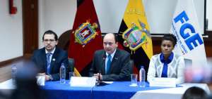 La semana pasada el fiscal Carlos Baca Mancheno (centro) anunci&oacute; la vinculaci&oacute;n del Segundo Mandatario.