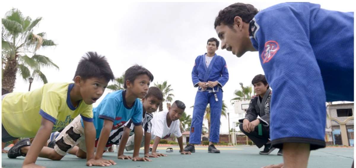 El joven campe&oacute;n guayaquile&ntilde;o comenz&oacute; los entrenamientos con los peque&ntilde;os hace cerca de seis meses.