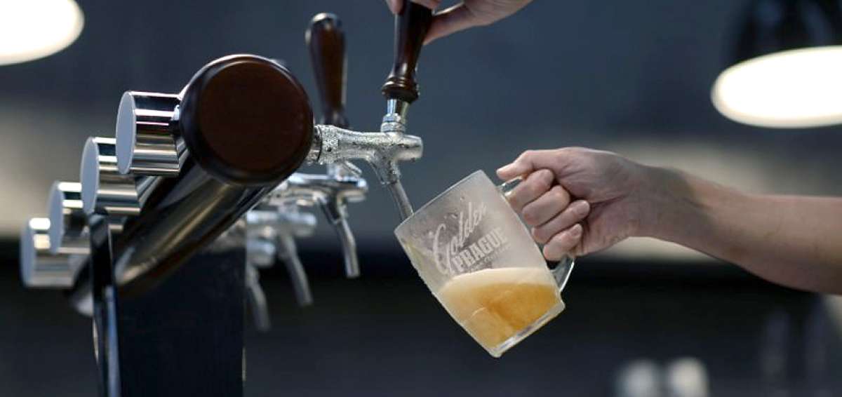 Empresarios checos abren microcervecer&iacute;a en Cuenca