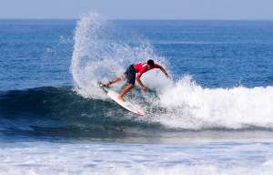 Gato Chila fue uno de los surfistas m&aacute;s destacados de la jornada. Foto: Cortes&iacute;a de la Federaci&oacute;n Ecuatoriana de Surf. 