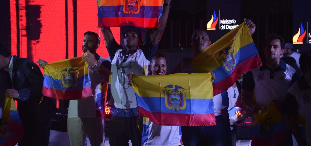 De los 35 deportistas clasificados hasta el momento, 14 fueron homenajeados el martes en Samanes.