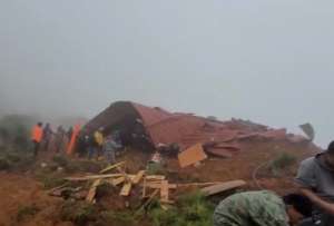 Se ha activado un albergue temporal y continúan las labores de rescate.