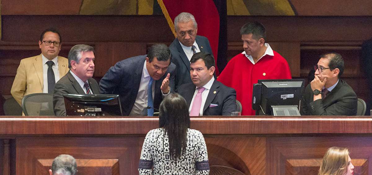 El pasado 14 de mayo el presidente C&eacute;sar Litardo junto con varios representantes de la mayor&iacute;a de CREO, Integraci&oacute;n Nacional y Acci&oacute;n Democr&aacute;tica.