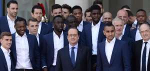 Presidente Hollande recibe a los 'Bleus' en el El&iacute;seo