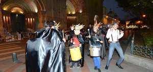 En las Escalinatas Francisco Sojos Jaramillo actu&oacute; el colectivo Harapos Teatro y el grupo Causaklapas. 