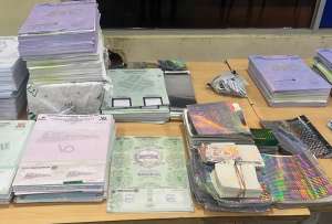 utoridades incautaron miles de documentos de tránsito en un operativo en Durán.