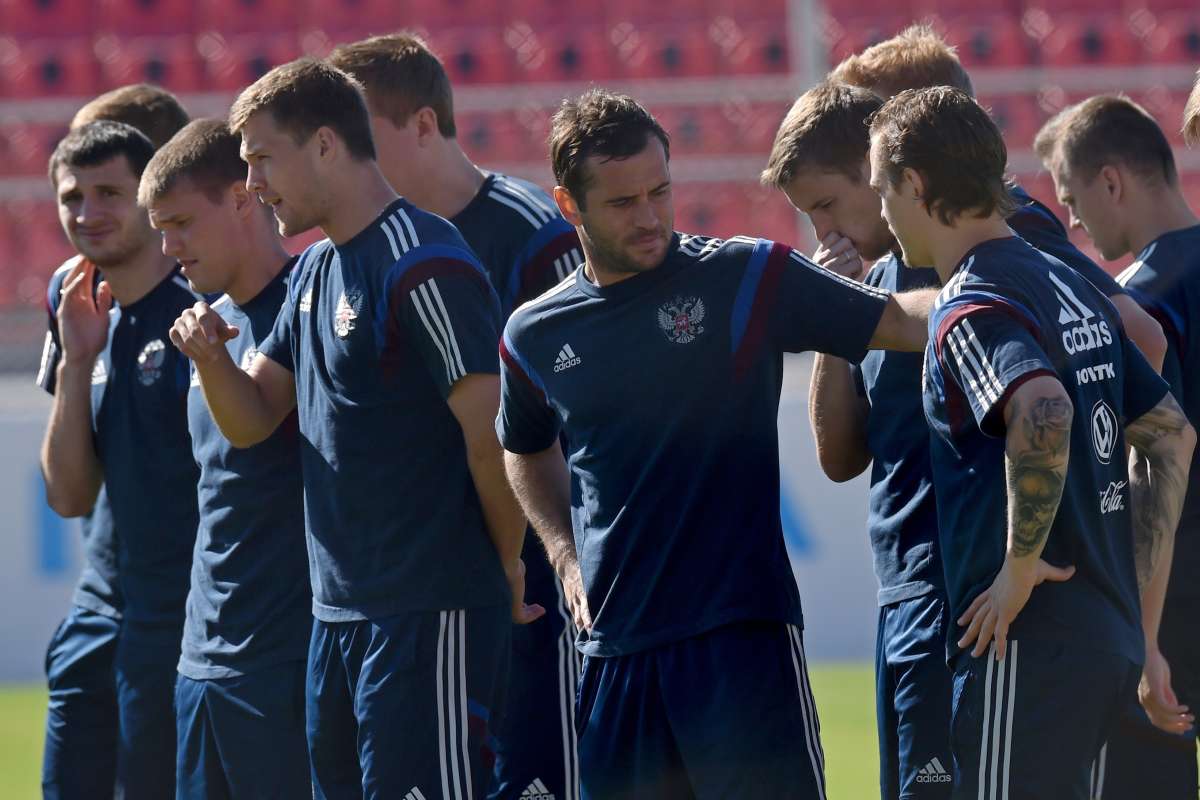 Alexander Kerzhakov (c.) es uno de los jugadores m&aacute;s veteranos del equipo ruso. Foto: AFP