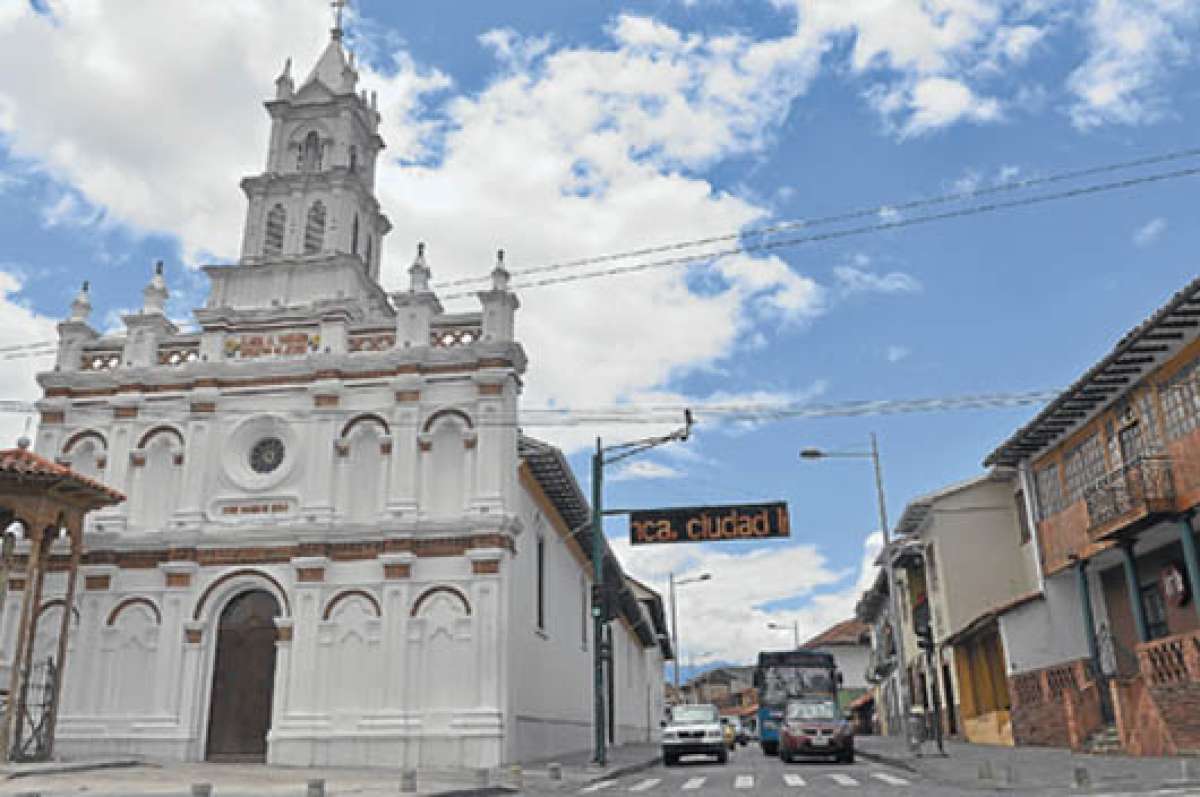 La iglesia de Todos Santos hoy convertida en un complejo tur&iacute;stico donde se puede admirar su estructura, una terraza con vista al r&iacute;o Tomebamba y con el horno m&aacute;s antiguo de Cuenca. Este templo fue construido en el a&ntilde;o de 1534. FOTO: Jos&eacute; Luis LLivisaca 