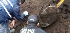 Agentes de la Dinased localizaron la osamenta en una quebrada del barrio Lucha de los Pobres.