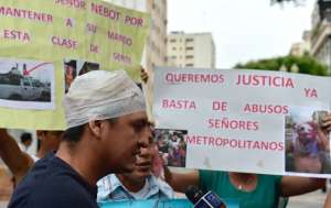 El comerciante denunci&oacute; que elementos de la fuerza municipal lo golpearon en la cabeza. Foto: William Orellana / El Tel&eacute;grafo 