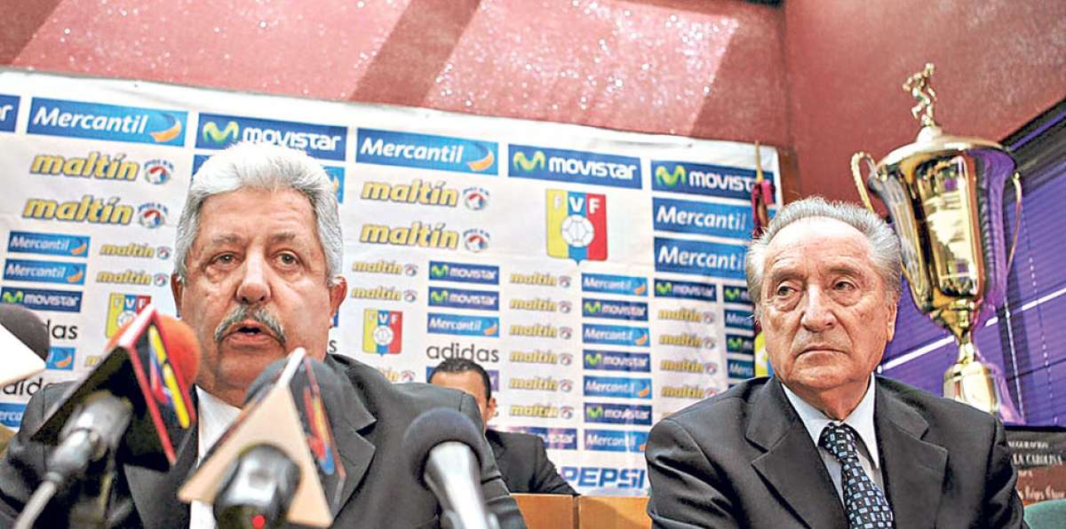Rafael Esquivel (izq.) en una conferencia de prensa junto a Eugenio Figueredo (der.), otro de los implicados. Foto: internet