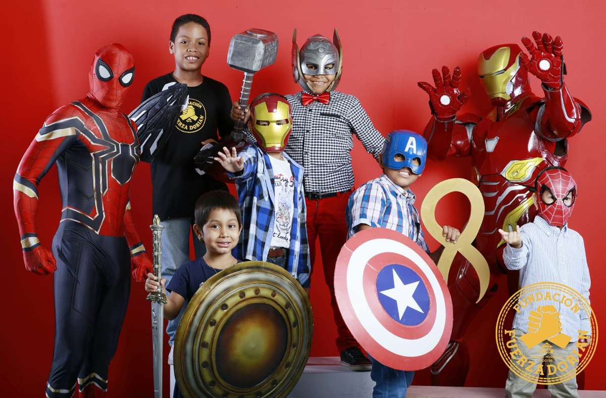 Los ni&ntilde;os posaron con famosos y tambi&eacute;n disfrazados, para invitar a la ciudadan&iacute;a a donar.