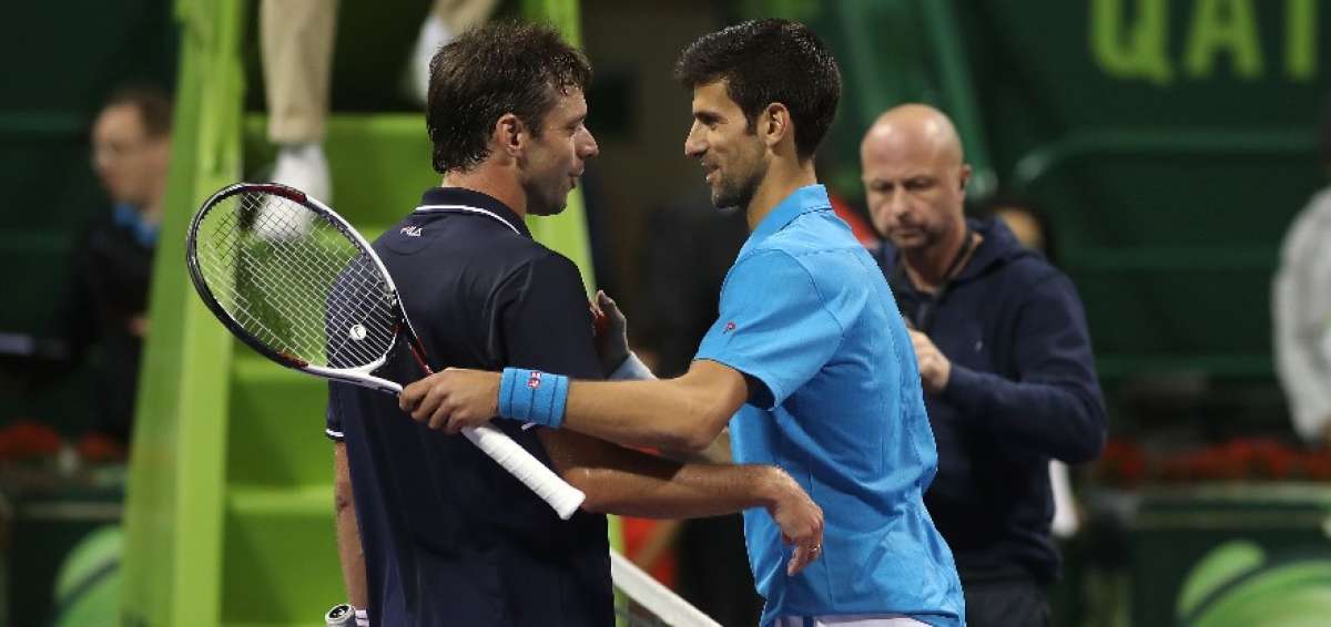 Zeballos pierde ante Djokovic, en Doha, pero se lleva una 'selfie' de recuerdo