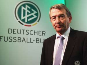 Niersbach pidi&oacute; disculpas por no haber informado antes a la Federaci&oacute;n de ese pago de $ 7,6 millones.