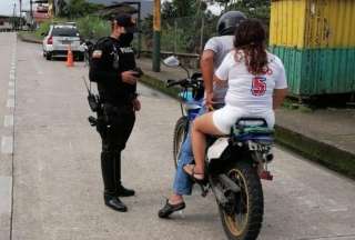 Norma que prohibe a dos personas en una motocicleta entró en vigencia