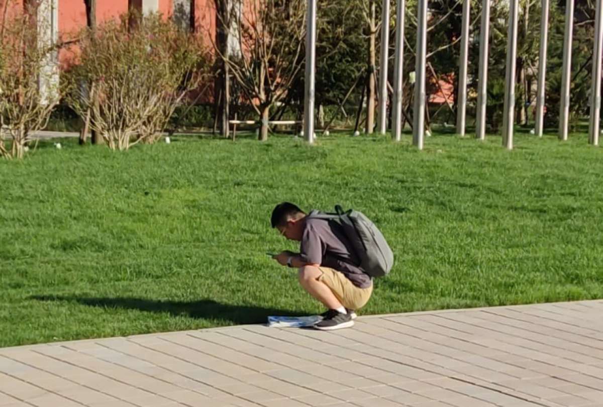 La postura en cuclillas ayuda a mejorar la postura y flexibilidad. 