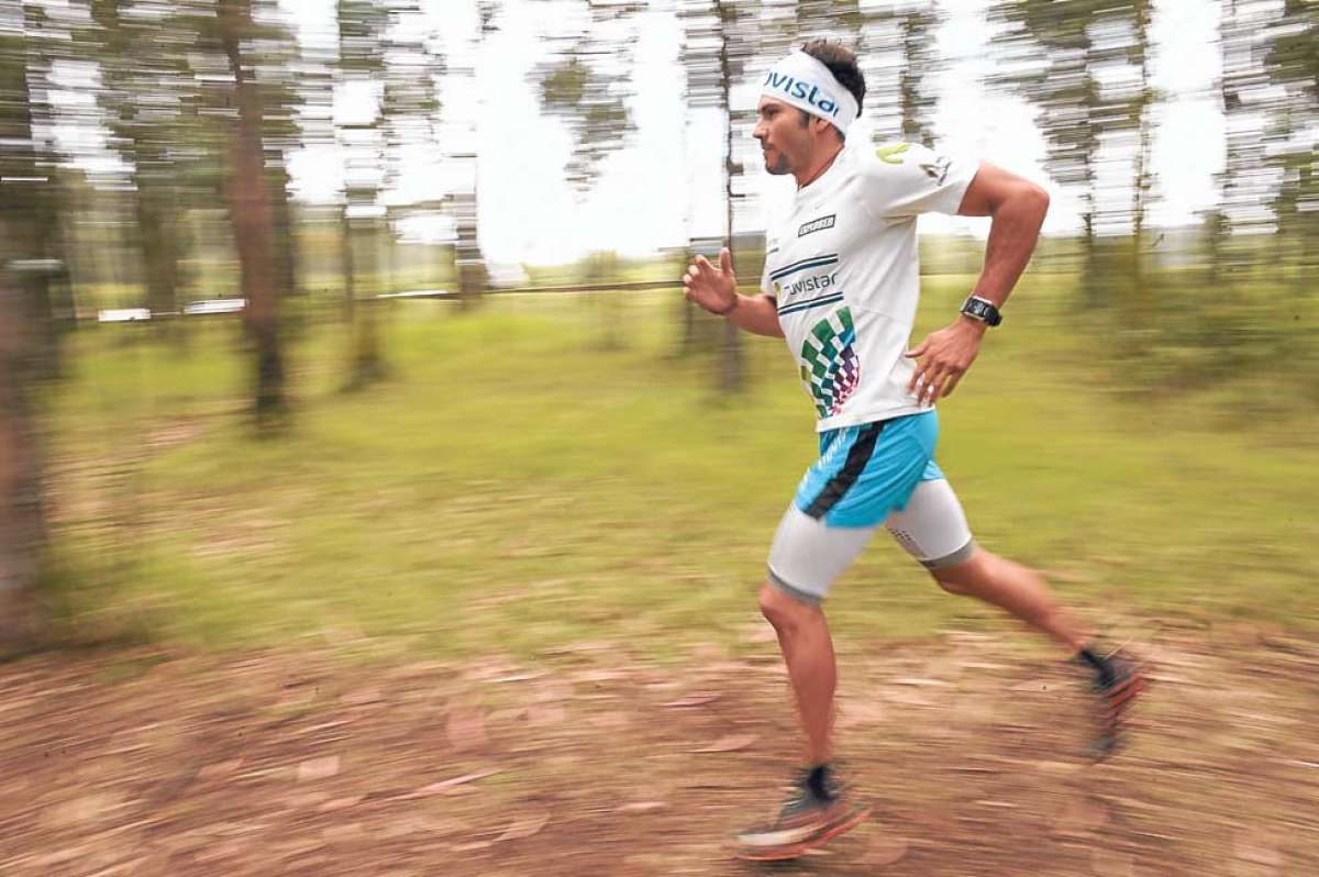 El deportista extremo Gonzalo Calisto recorre los senderos del Parque Metropolitano de Quito antes de viajar a Espa&ntilde;a para la carrera Transgrancanaria. Foto: Santiago Aguirre / El Tel&eacute;grafo